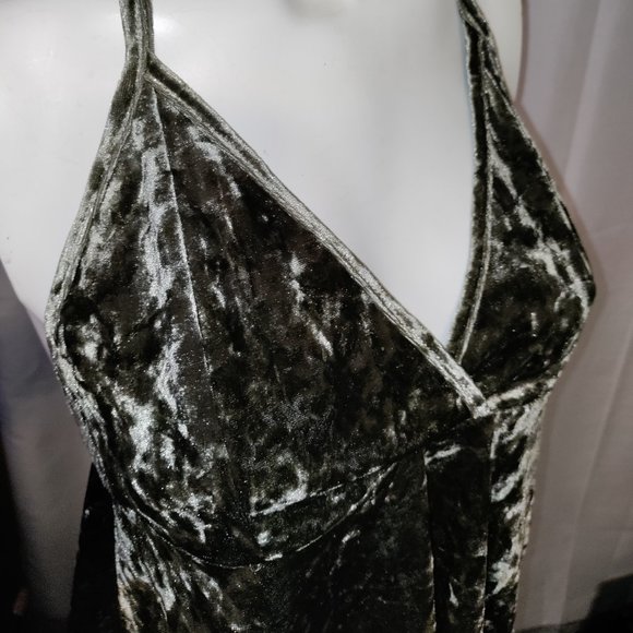 Don't Ask Why - Green Velvet Haltered Crop Top (Made in Italy) - Picture 4 of 8